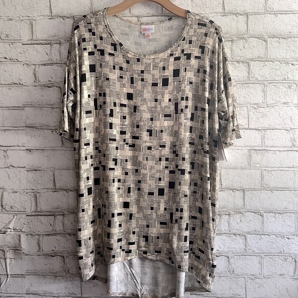 NEW!!! Oversized Short Sleeve Tunic Top Lularoe Irma Tee Size XS beige an black